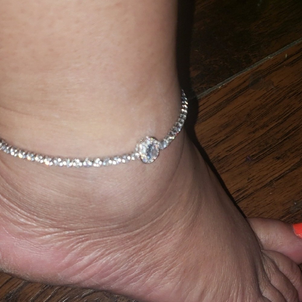 Elegant Silver Anklet with Gemstone
